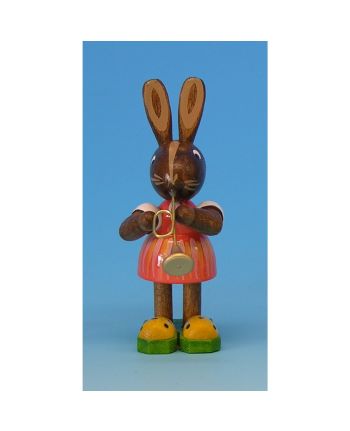 Osterhasenmädchen mit Trompete