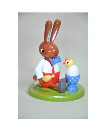 Hase sitzend mit Ei und Küken - Höhe 16 cm