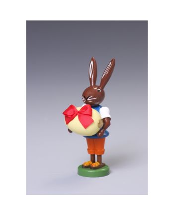 Hase mit Ei